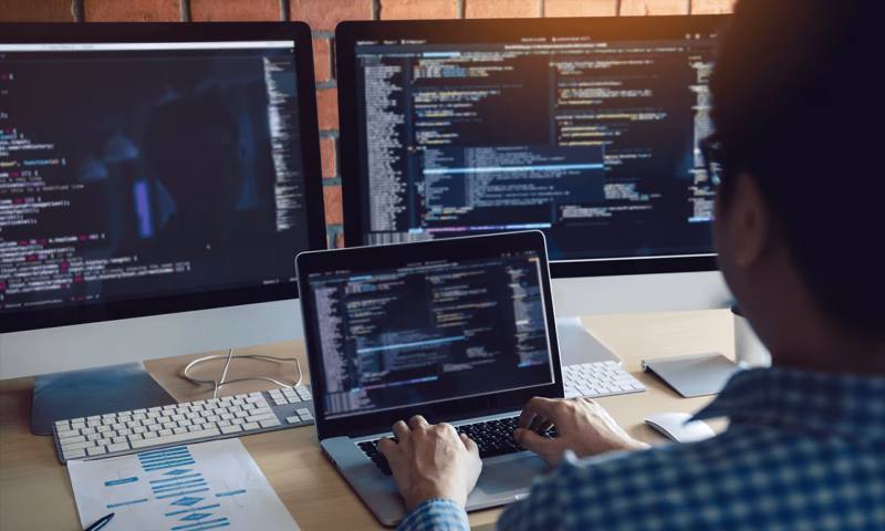 数据科学选型:R与Python如何赋能镇原县网站建设?